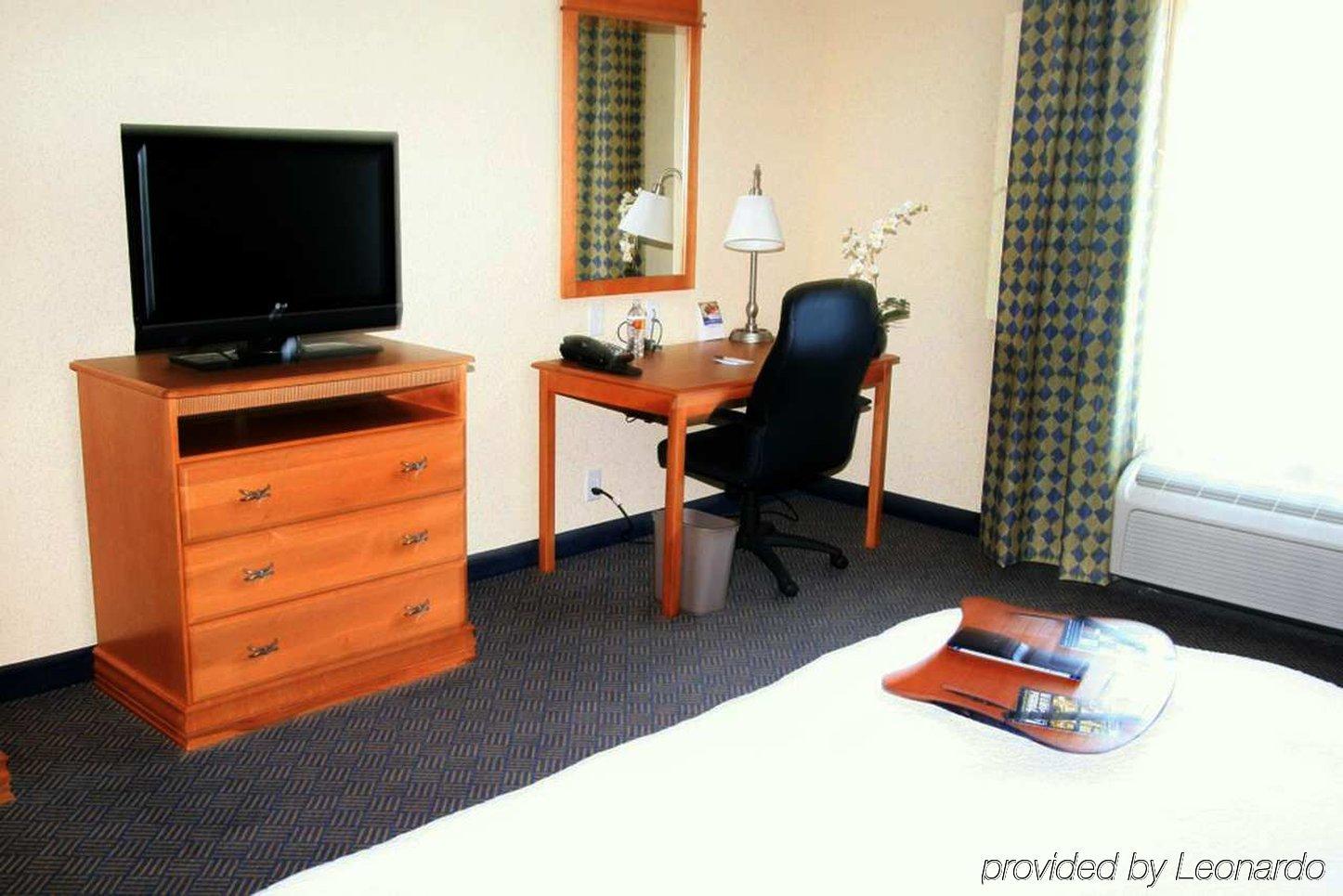 Hampton Inn Dallas-Рокуолл Номер фото